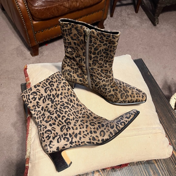 SOLD!! 8.5 Vintage y2k sueded cheetah leather chunky stacked square heeled boots - Picture 4 of 13